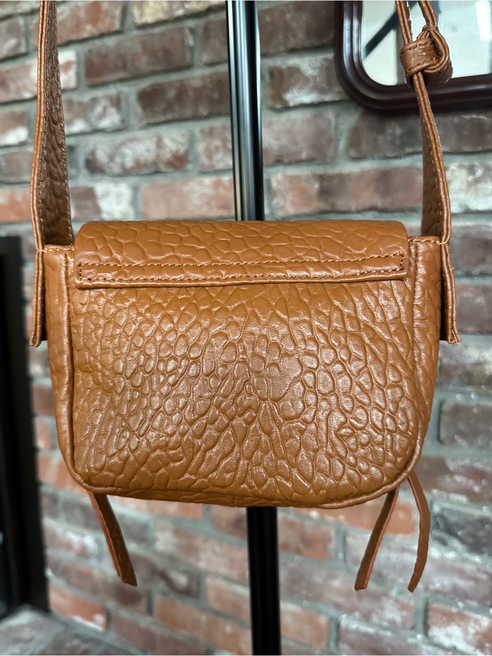 HOBO Bonita Mini Pebbled Leather Crossbody Bag EUC like NWOT - Picture 5 of 12